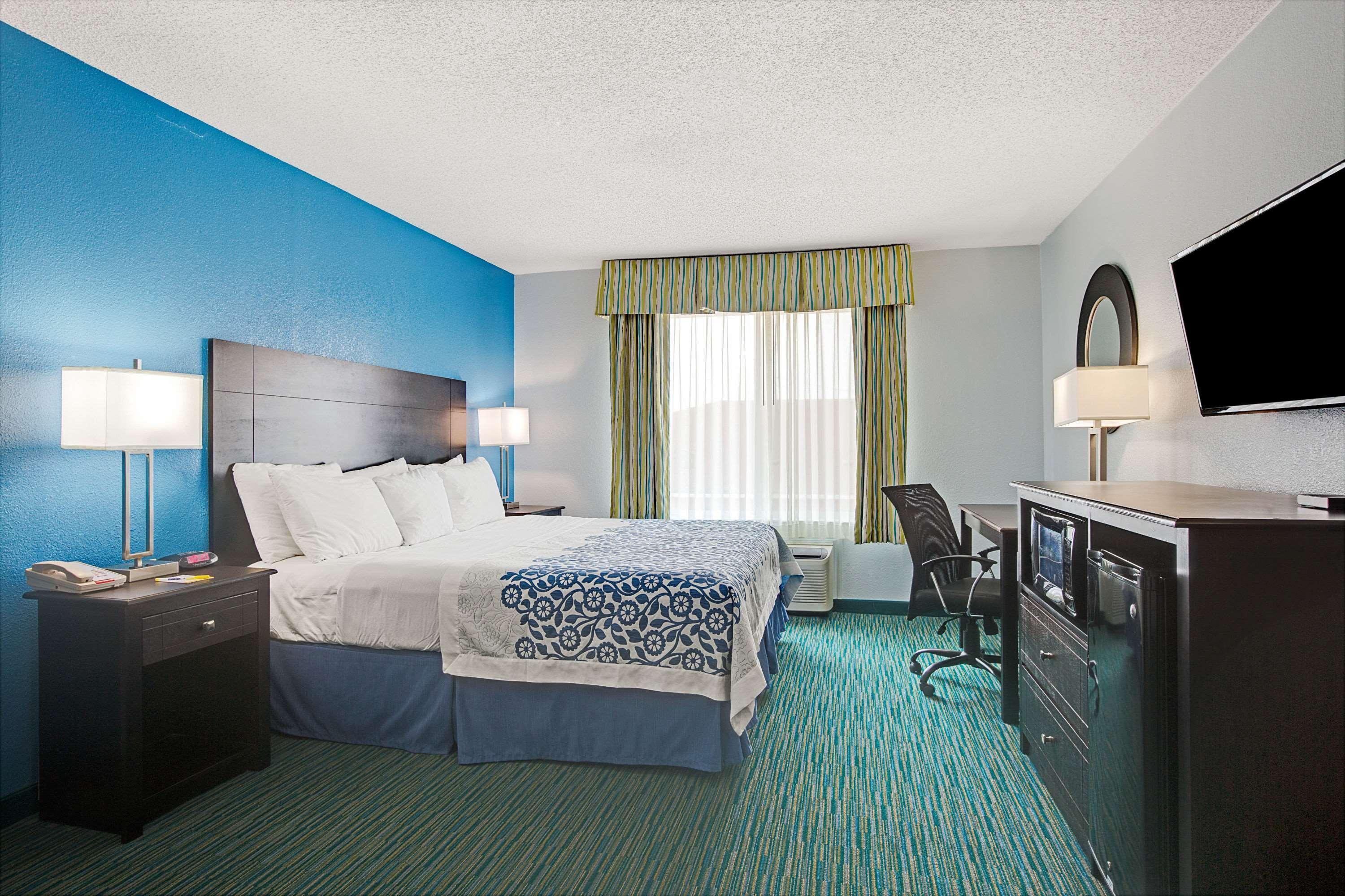 Days Inn By Wyndham Dallas Garland West Exteriör bild