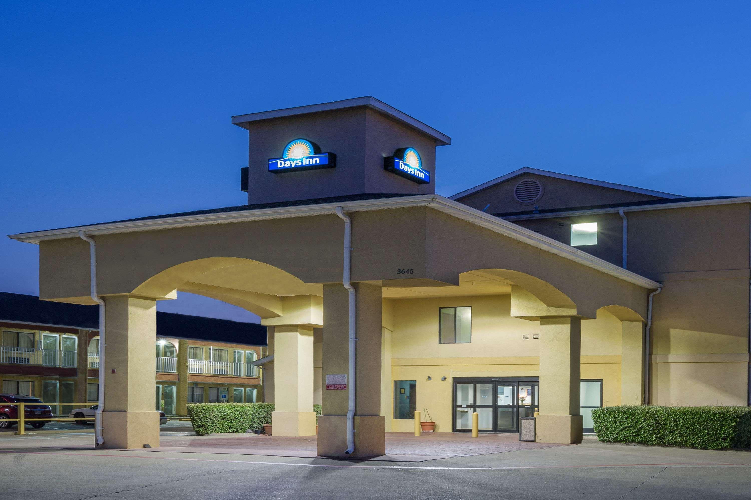 Days Inn By Wyndham Dallas Garland West Exteriör bild