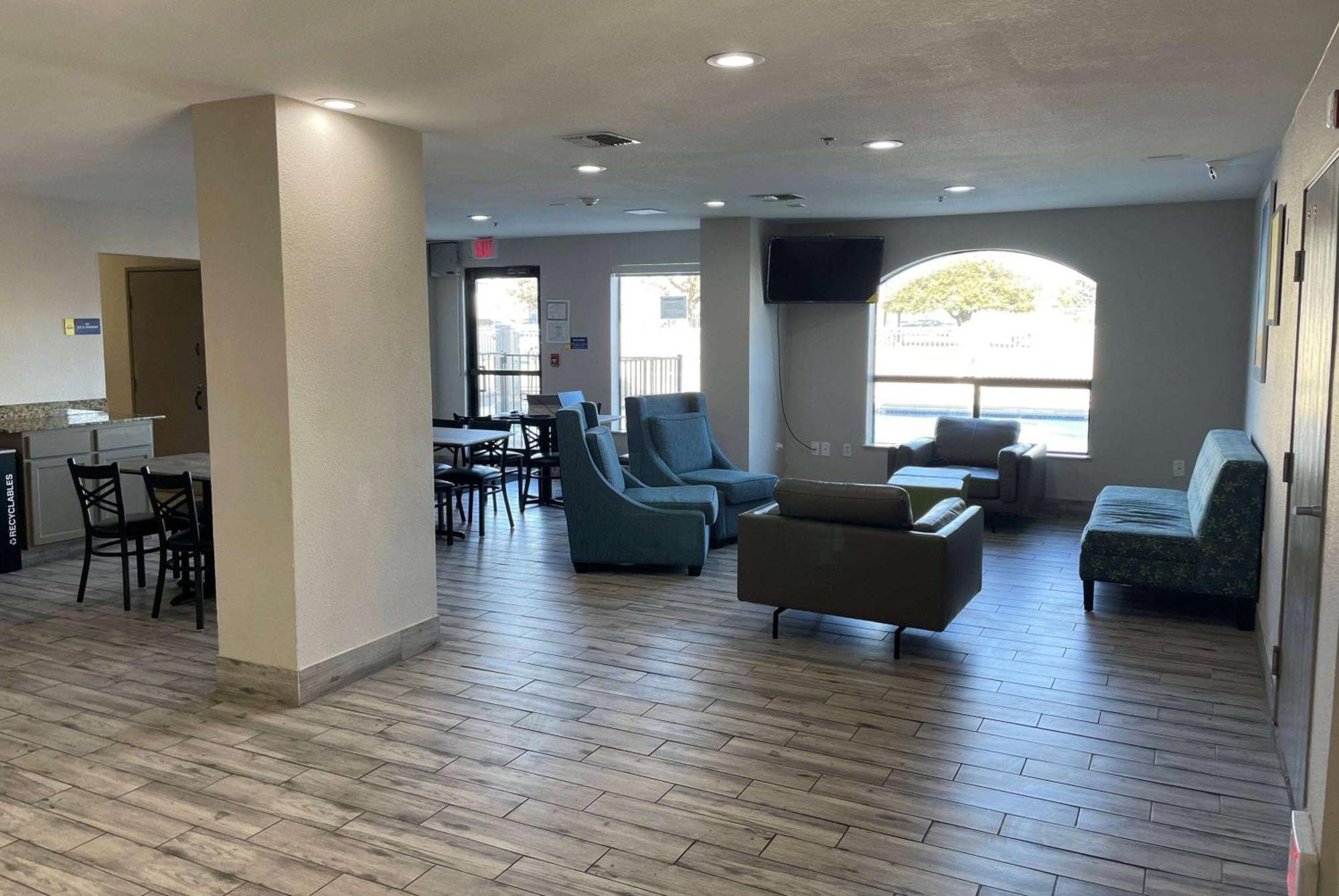Days Inn By Wyndham Dallas Garland West Exteriör bild