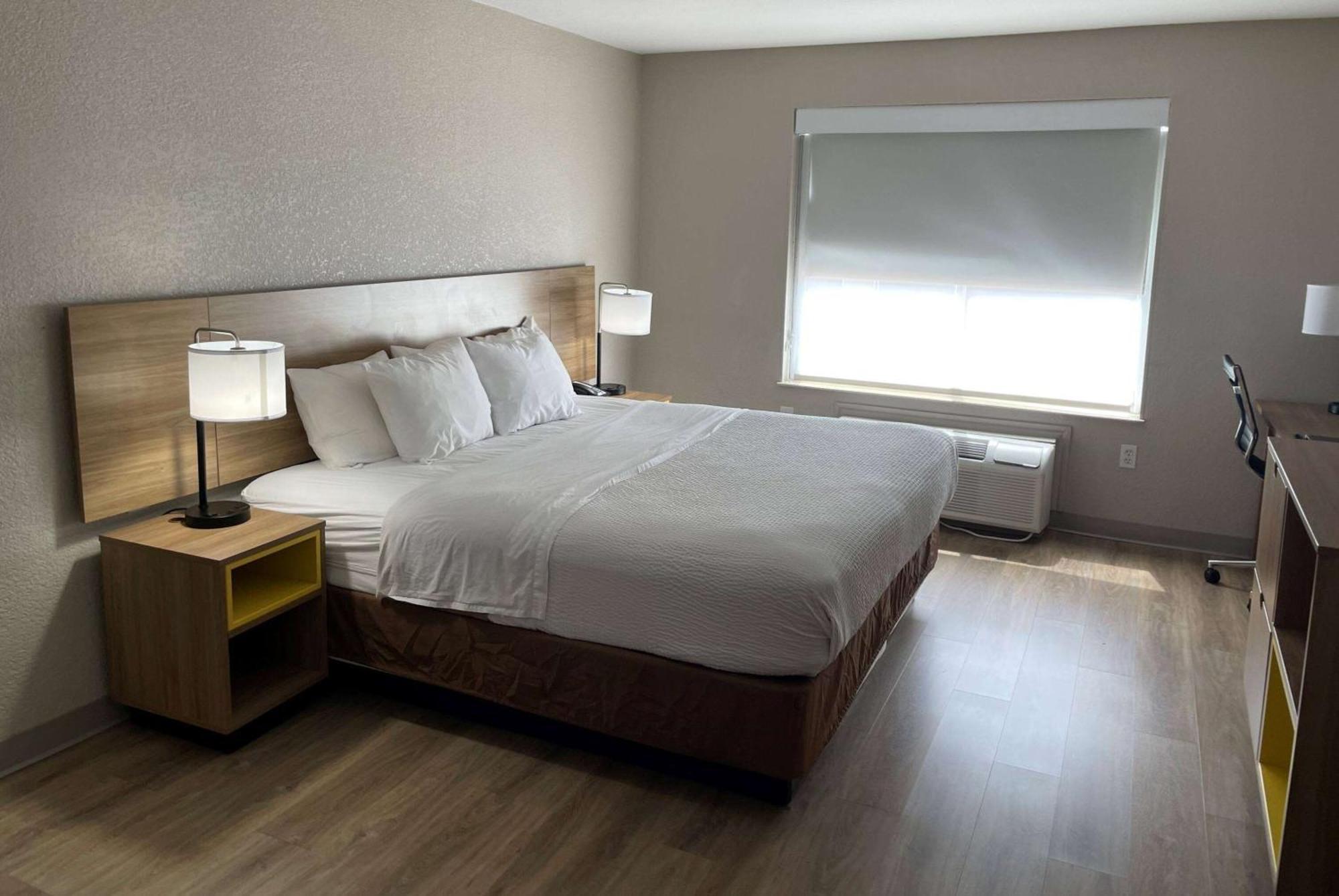 Days Inn By Wyndham Dallas Garland West Exteriör bild