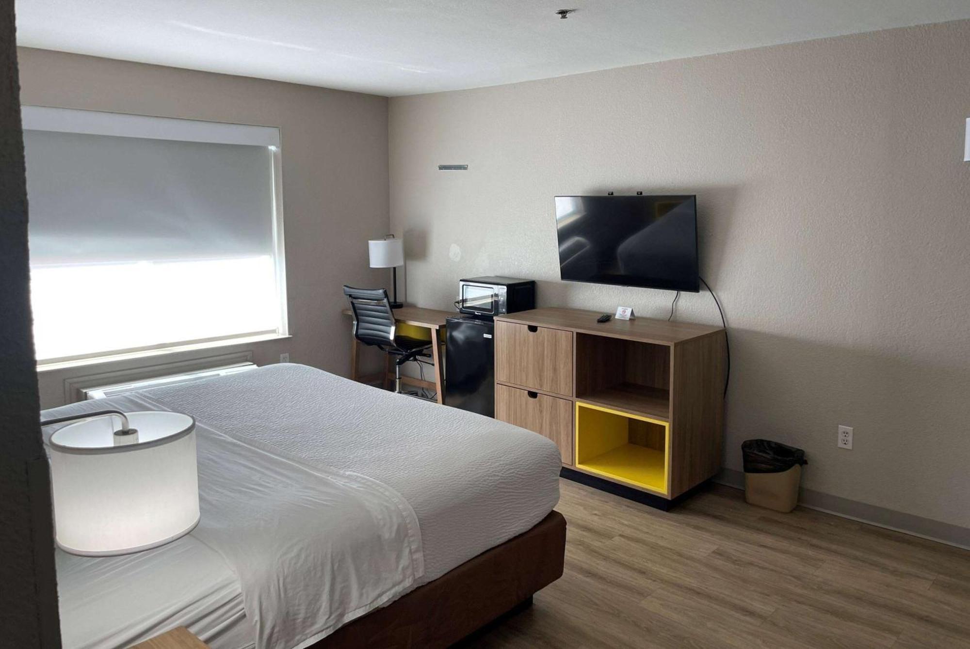 Days Inn By Wyndham Dallas Garland West Exteriör bild